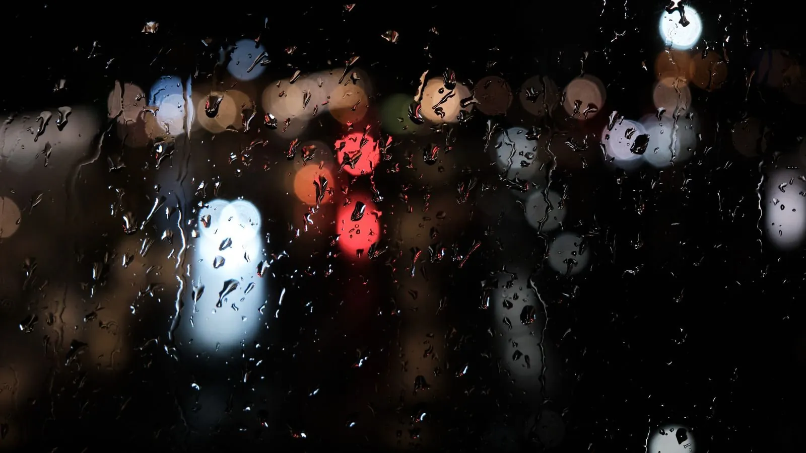 Illustrative photograph: glass cleaned with pure water, clear, with water running off